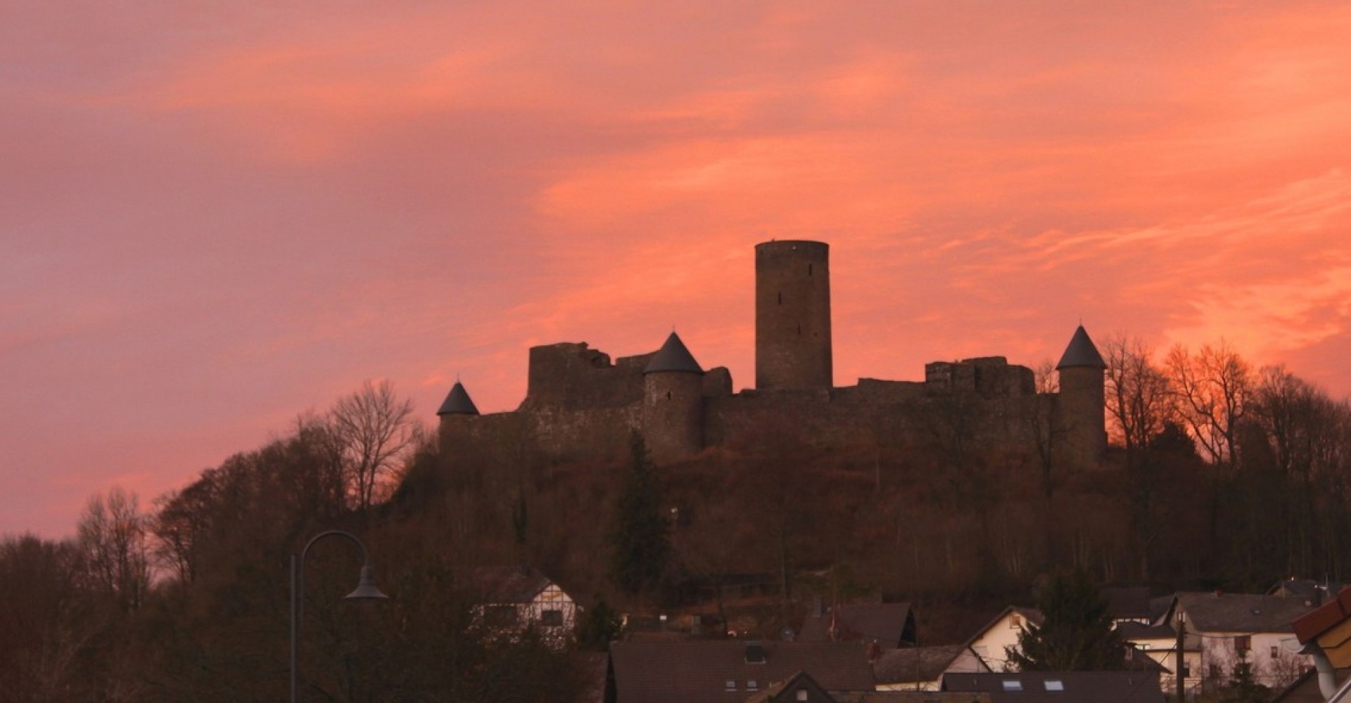 Nürburg im Sonnenuntergang