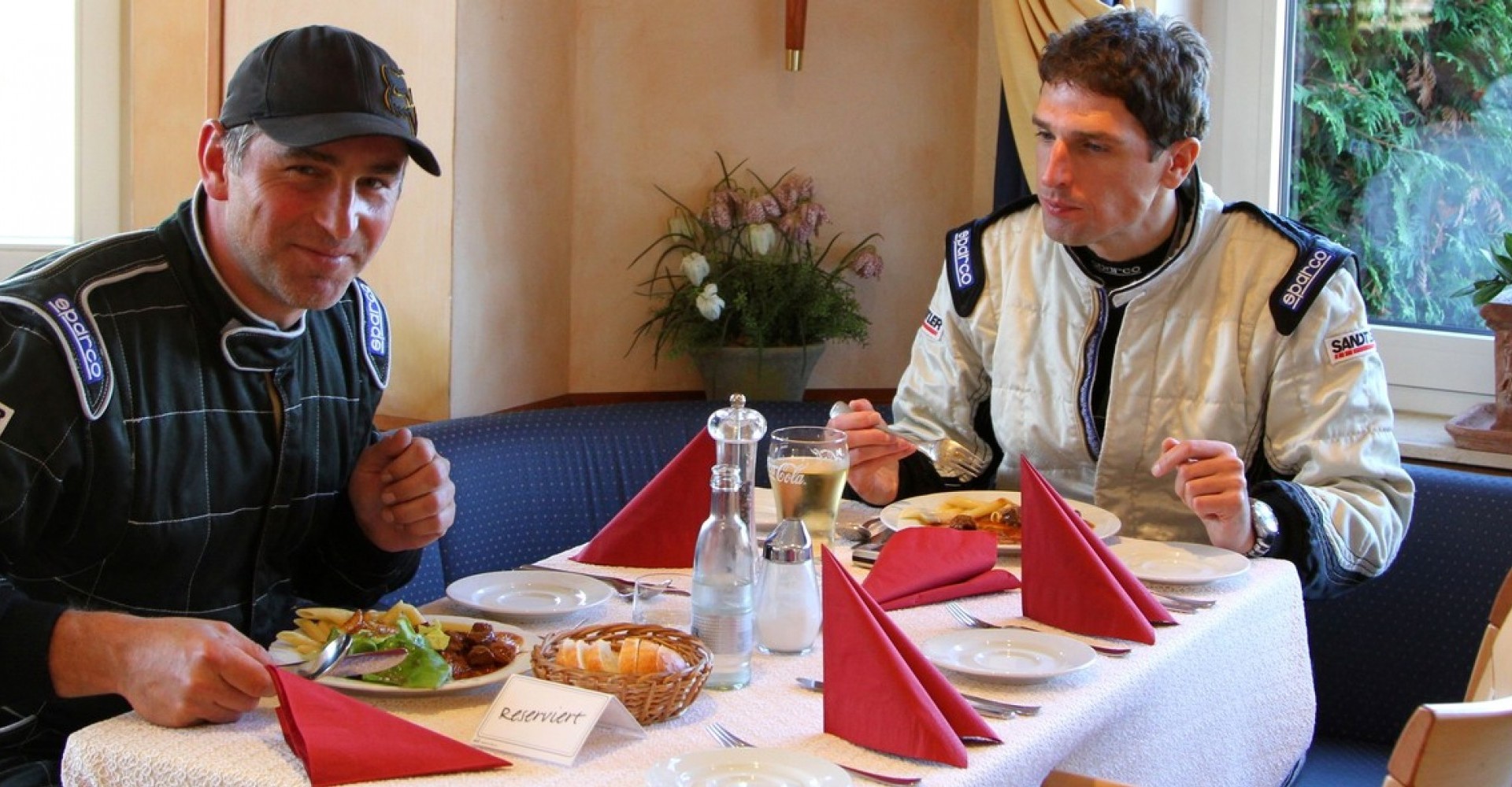 BMW Testfahrer beim Mittag